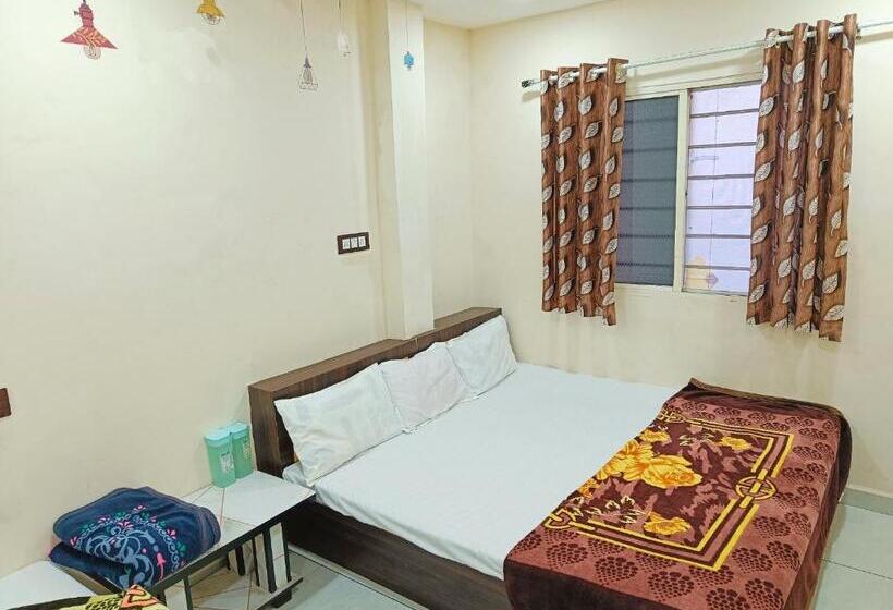 اتاق لوکس خانوادگی, St Inn