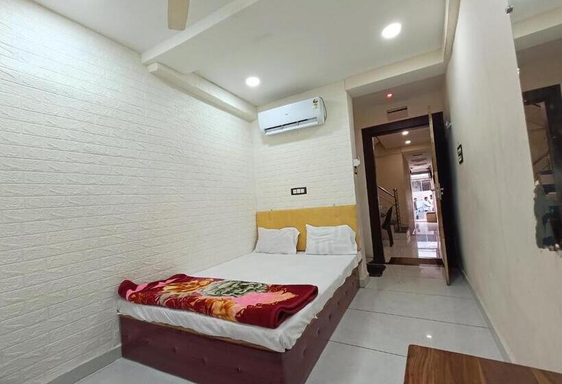 اتاق لوکس خانوادگی, St Inn