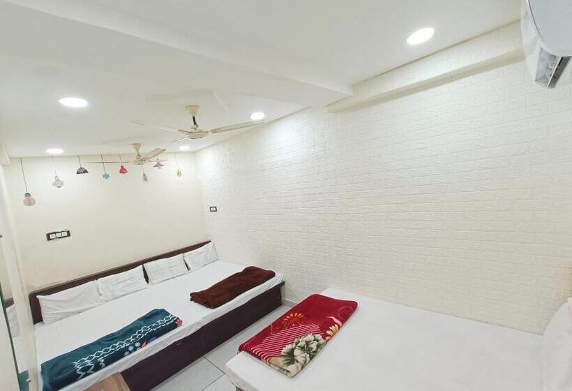 اتاق لوکس خانوادگی, St Inn