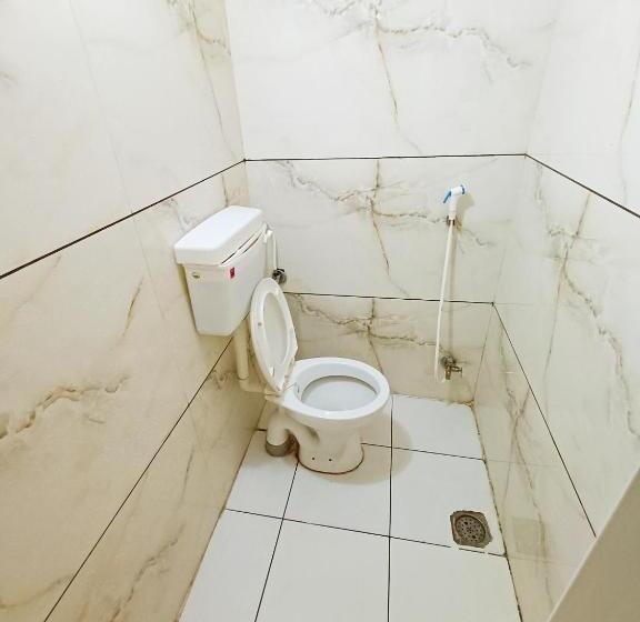 اتاق اکونومی, St Inn