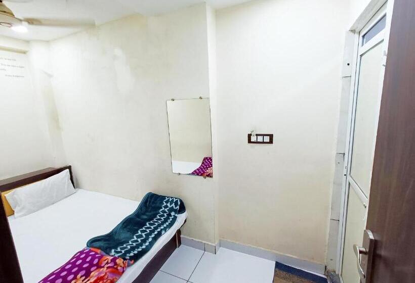 اتاق اکونومی, St Inn