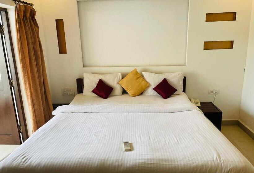 Номер Deluxe, The Merit Resort