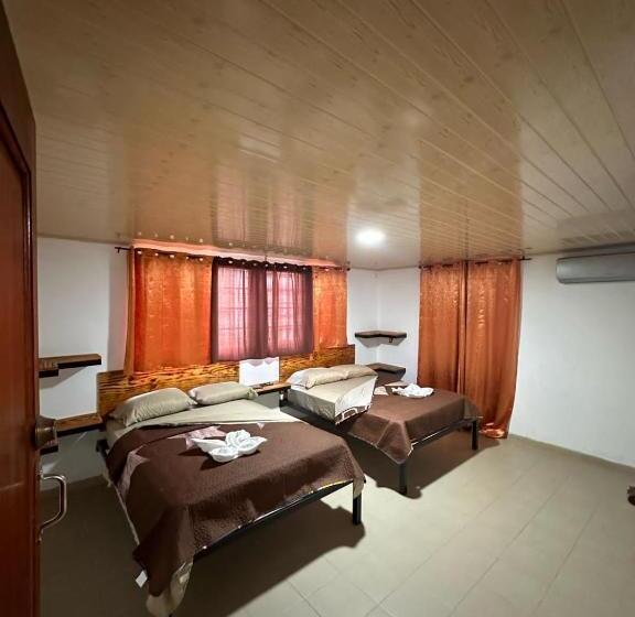 غرفه قياسيه سريرين مزدوجين, Blasina El Valle