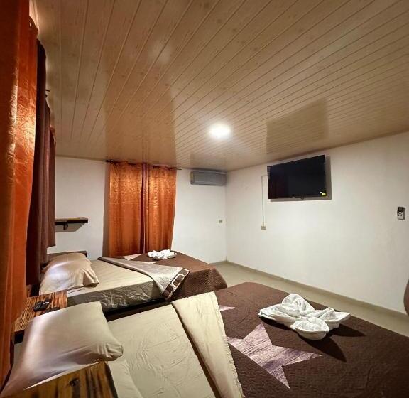 غرفه قياسيه سريرين مزدوجين, Blasina El Valle