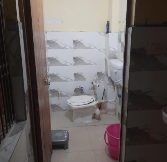 패밀리 룸, Gopal Sadan 2