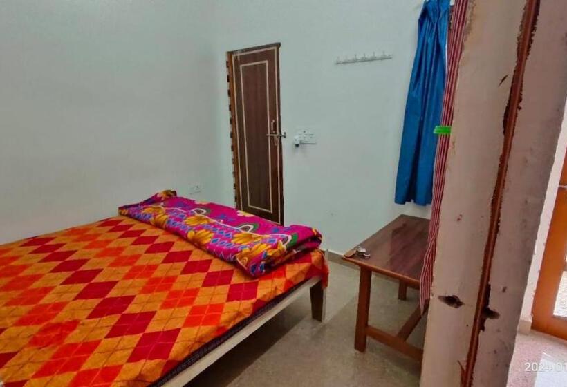 스탠다드 트리플 룸, Gopal Sadan 2