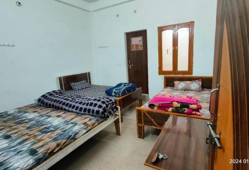 Quarto Triplo Estandar, Gopal Sadan 2