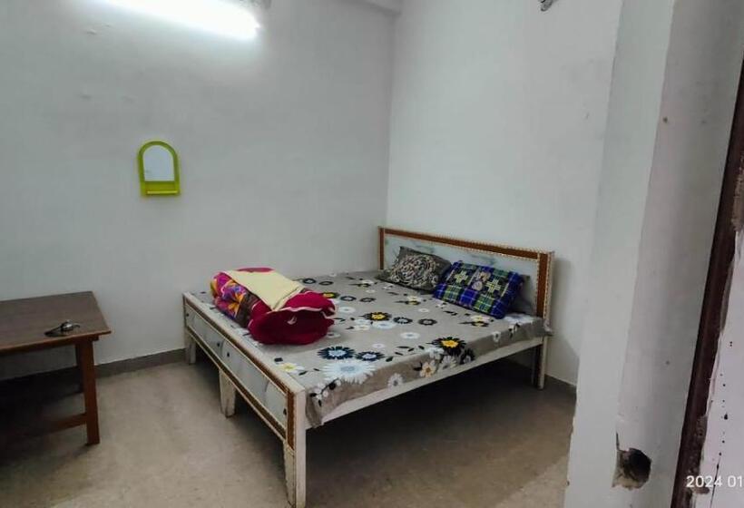 Quarto Deluxe, Gopal Sadan 2