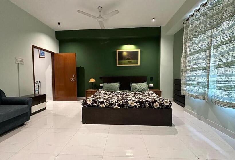 스위트 킹사이즈 침대, Vama Homes