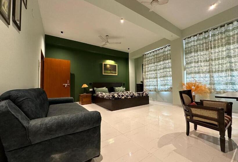 스위트 킹사이즈 침대, Vama Homes