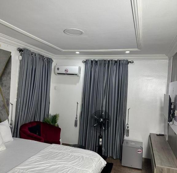 اتاق استاندارد یک نفره, Break Or Makeup