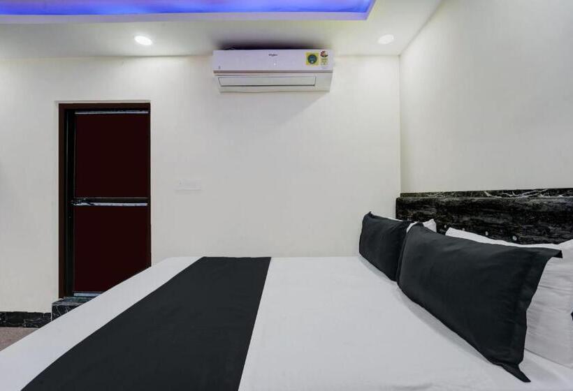 חדר קלאסי לשלושה, Oyo Gajraj Banquet Hall Guest House