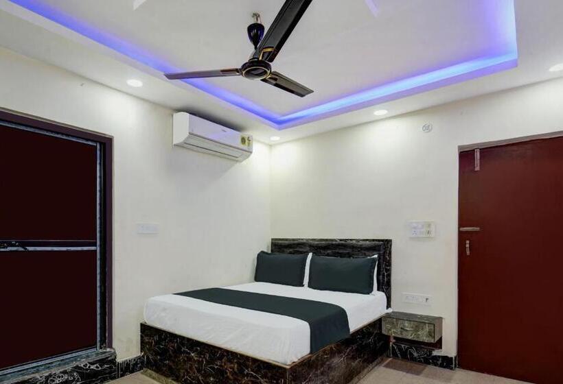 חדר קלאסי לשלושה, Oyo Gajraj Banquet Hall Guest House