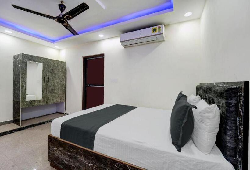 חדר קלאסי לשלושה, Oyo Gajraj Banquet Hall Guest House