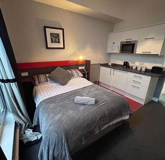 スタンダードルーム, The Office Bar And Restaurant