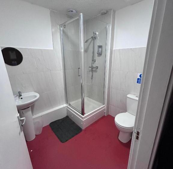 スタンダードルーム, The Office Bar And Restaurant