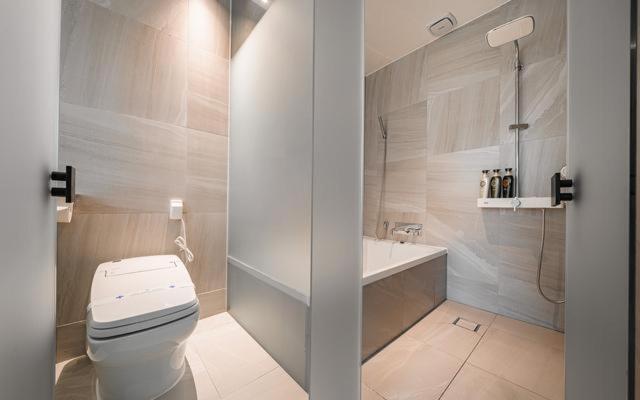 Quarto Estandar Comunicado, The Line