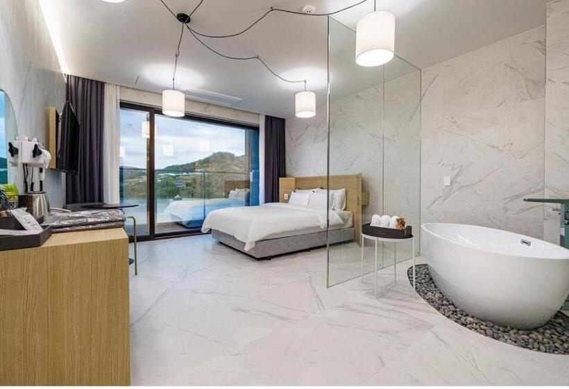 Quarto Estandar Vista Rio, The Line