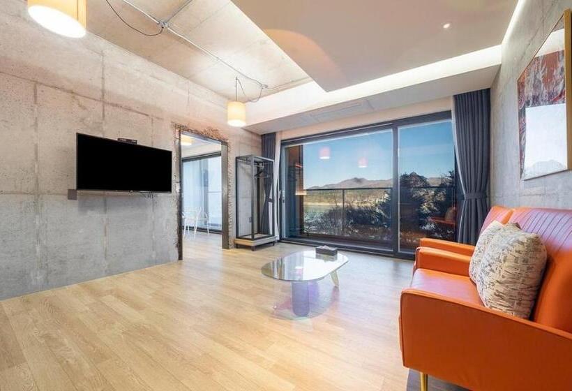 Premium room with river view, The Line