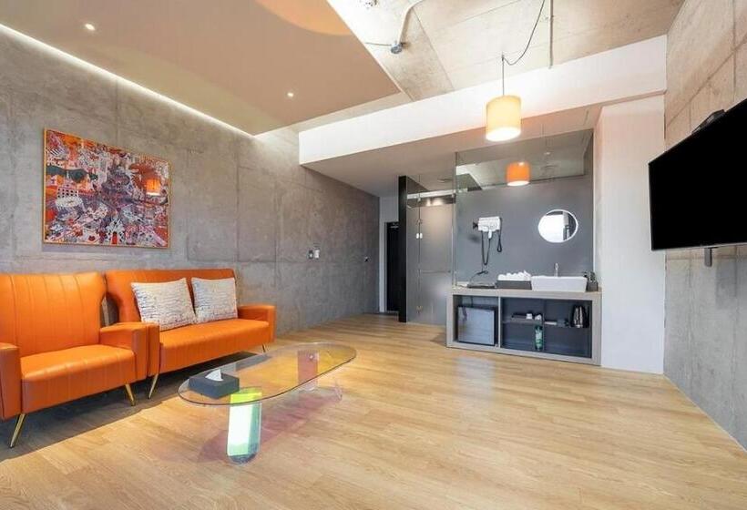 Premium room with river view, The Line