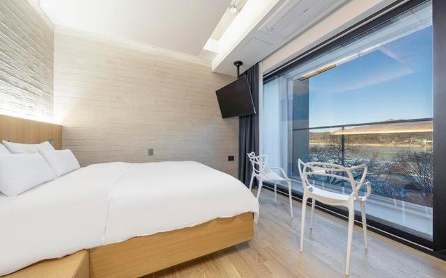 Premium room with river view, The Line