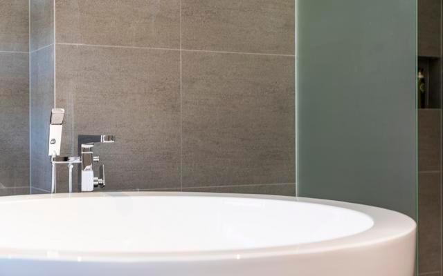 Suíte Vista Rio, The Line