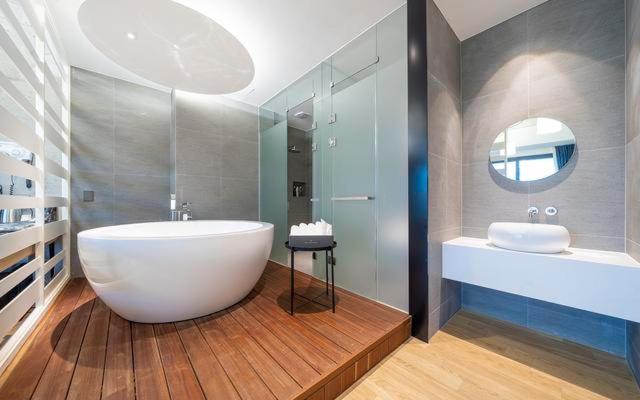 Suíte Vista Rio, The Line