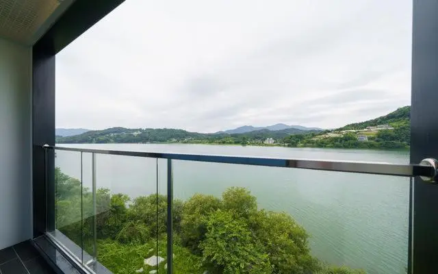 Deluxe room with river view, The Line