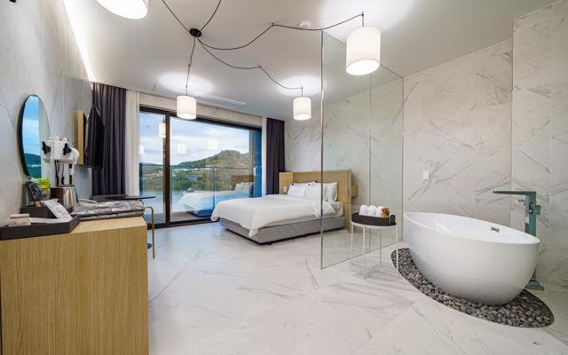 Quarto Estandar, The Line