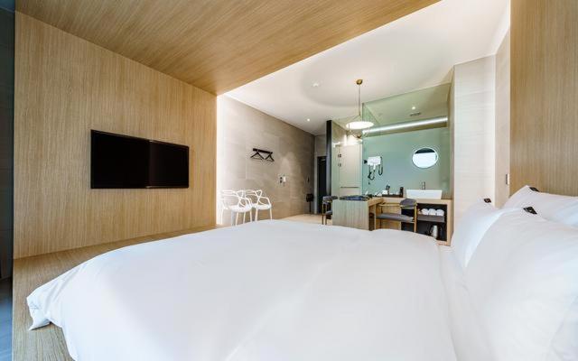 Quarto Estandar, The Line