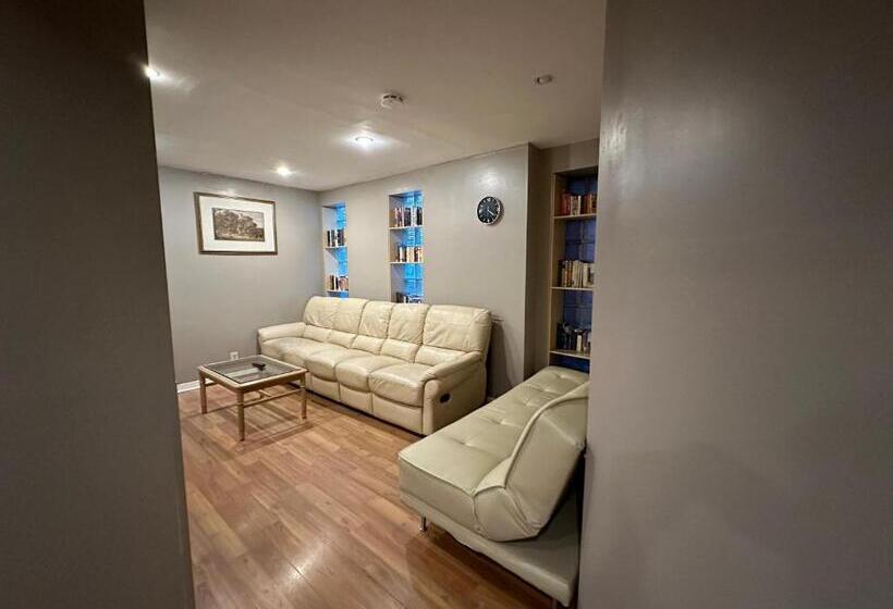 تختخواب در اتاق مشترک, Nox Hostel