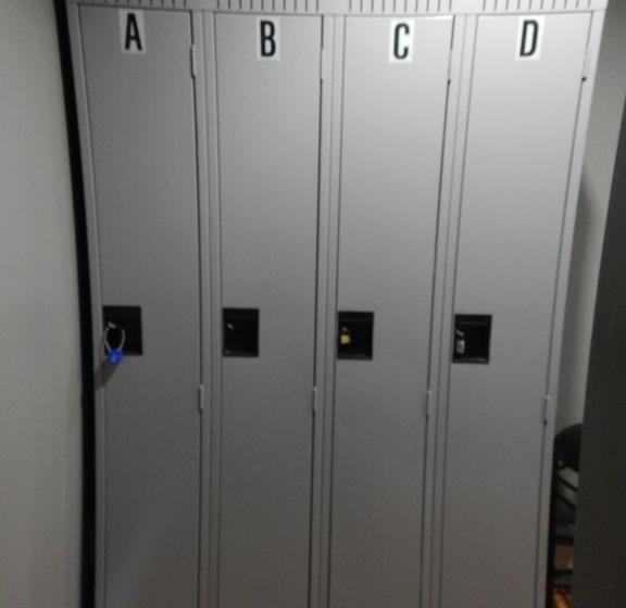 ルームシェアのワンベッド, Nox Hostel