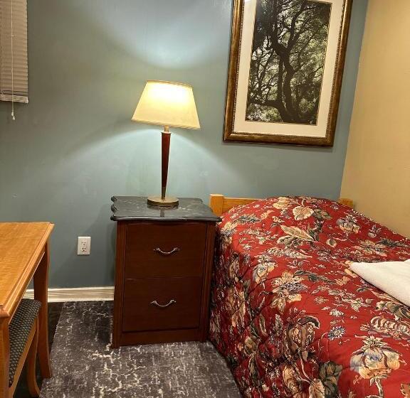 اتاق استاندارد یک تخته با سرویس بهداشتی مشترک, Nox Hostel