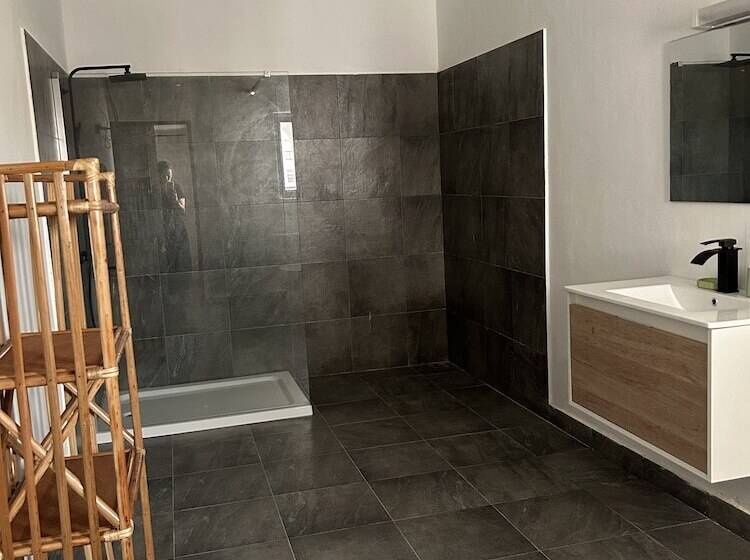 Deluxe Room, Cocoon Guest House