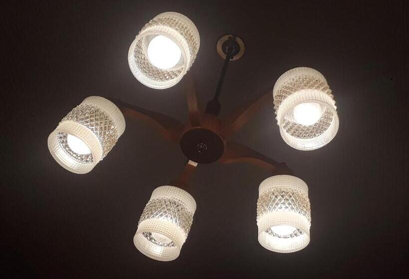 اتاق استاندارد با سرویس بهداشتی مشترک, Coronation Street Style Guest House