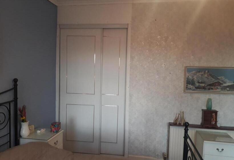 اتاق استاندارد با سرویس بهداشتی مشترک, Coronation Street Style Guest House