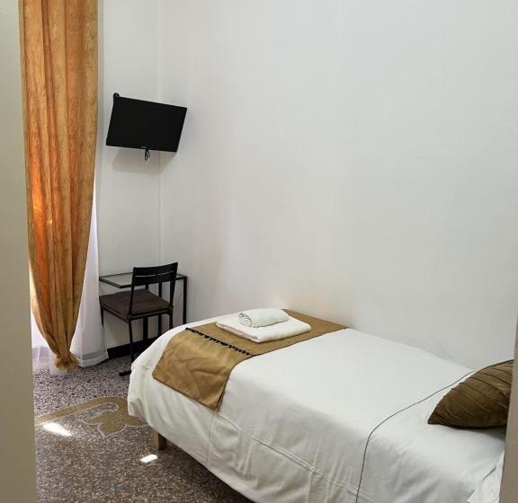 اتاق استاندارد یک نفره, Genova Gold Rooms