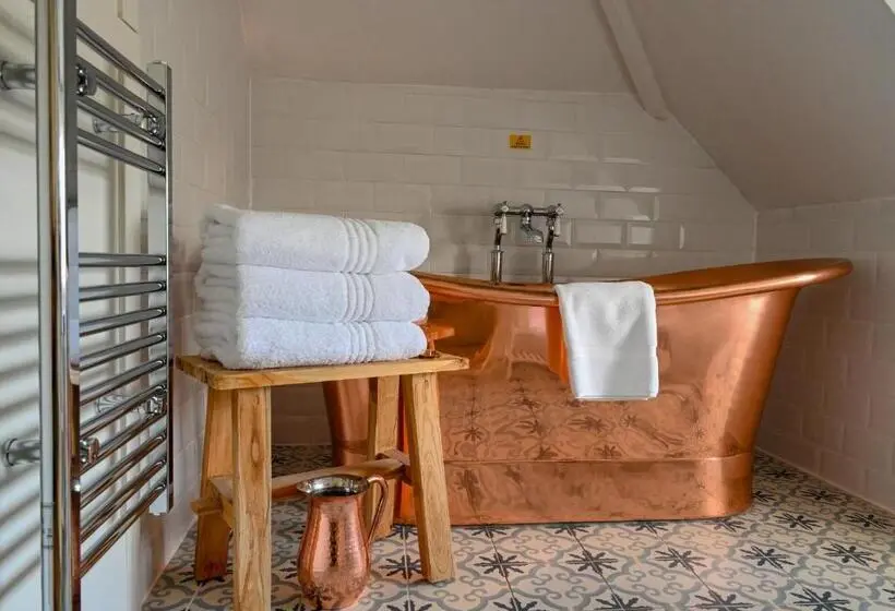 Standard Kolmen Hengen Huone, Halwell Lodge