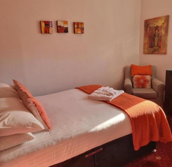 سرير فى غرفة مشتركه, St Leonards Guest House