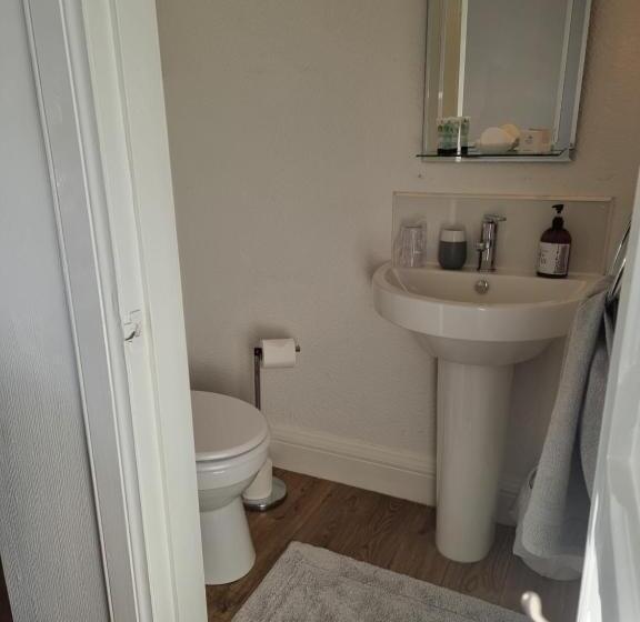 سرير فى غرفة مشتركه, St Leonards Guest House