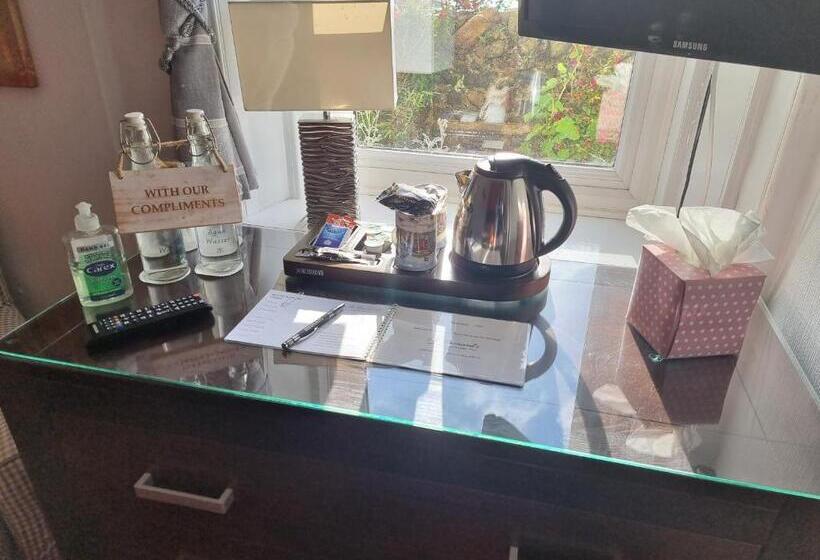 سرير فى غرفة مشتركه, St Leonards Guest House