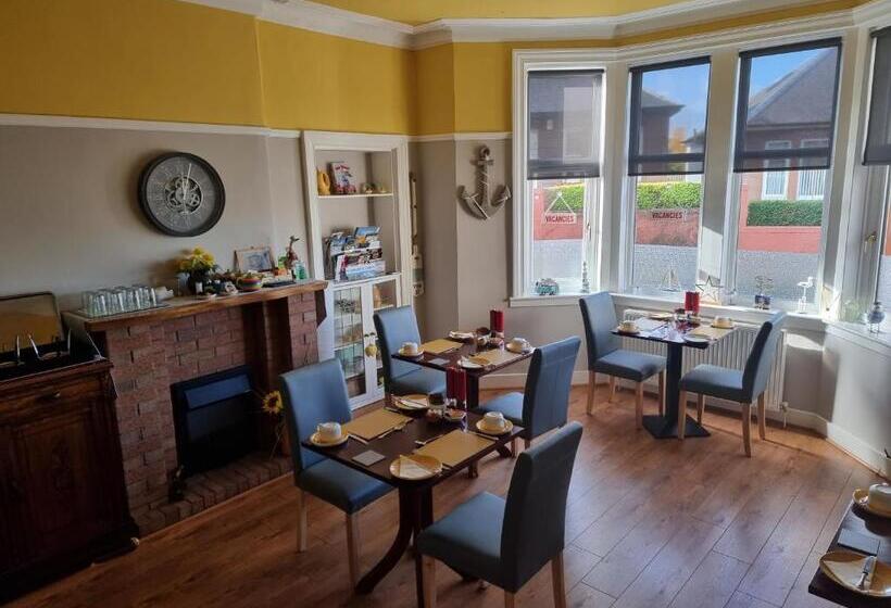 سرير فى غرفة مشتركه, St Leonards Guest House