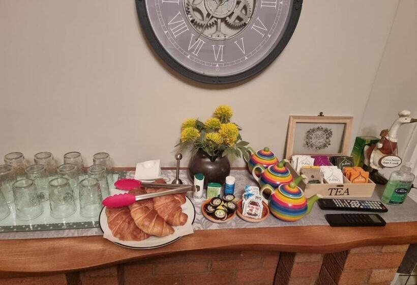 سرير فى غرفة مشتركه, St Leonards Guest House