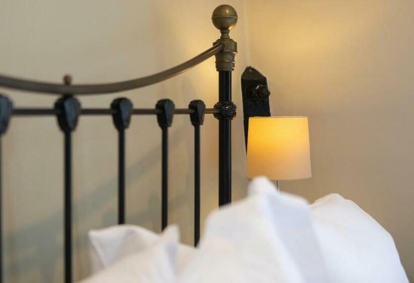 スタンダードルーム, The Harnser