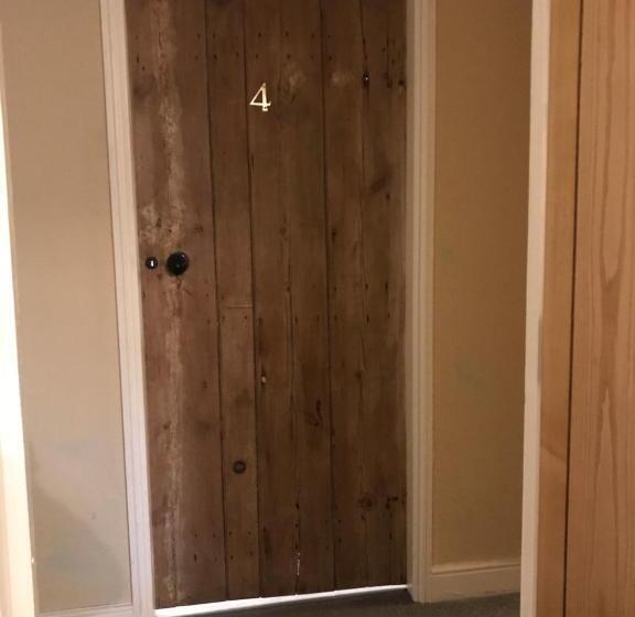 スタンダードルーム, The Harnser