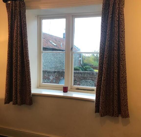 スタンダードルーム, The Harnser