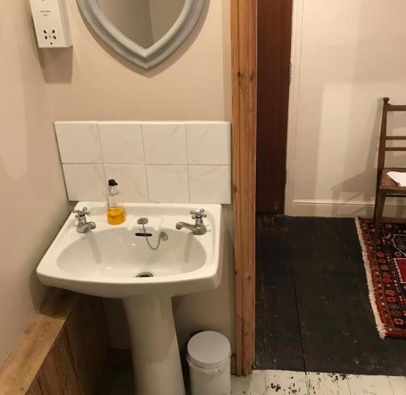 スタンダードルーム, The Harnser