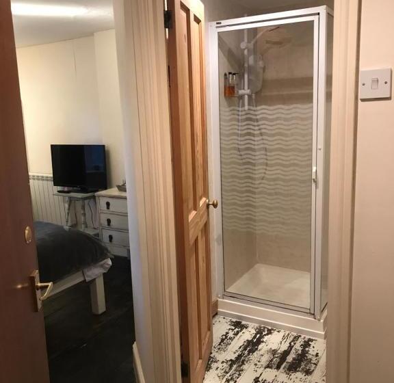 スタンダードルーム, The Harnser