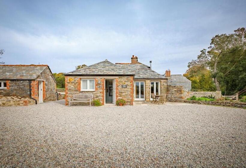 Дом 1 Спальня, Trewornan Manor