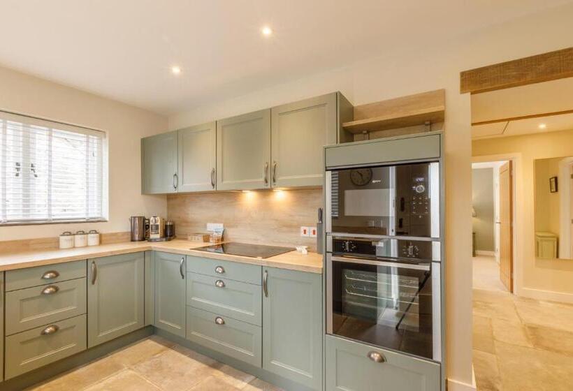 Дом 1 Спальня, Trewornan Manor